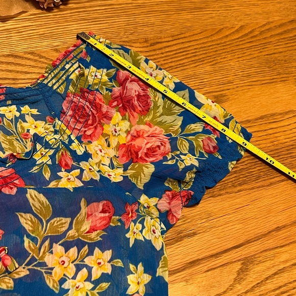 HOLLISTER Flowy, Loose-Fit Sheer Bold Floral 🌺 - Picture 11 of 13
